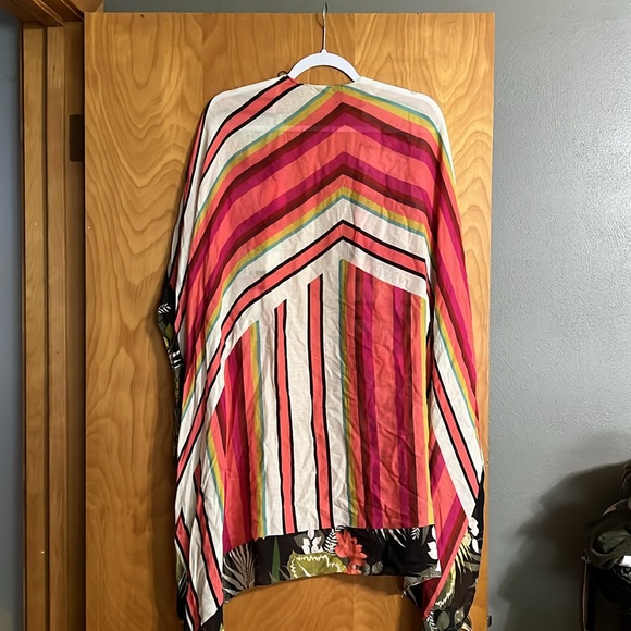 Express Kimono size o/s  lightweight   Very colorful - Picture 3 of 3